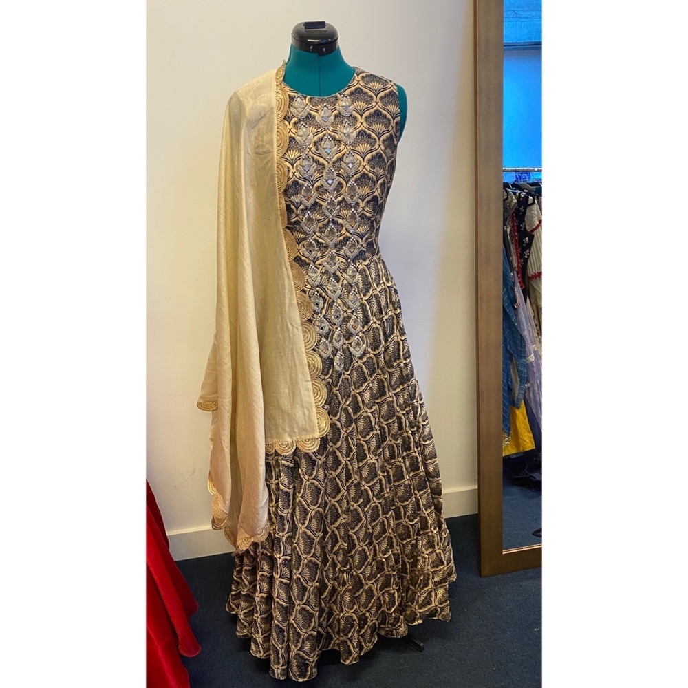 Blue leaf print front embroidered gown